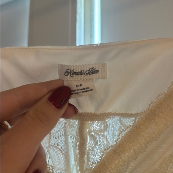 White Lace KIMCHI BLUE Going-Out Top - Picture 3 of 4